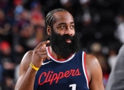 开云足球直播-哈登正式加盟湖人，将成为球队新的得分利器