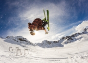 开云下载-蓝白风暴席卷蔚蓝海岸，阿圭罗统治全场，阿根廷踏平尼斯