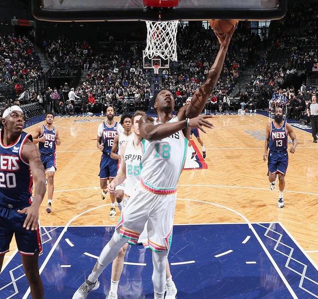 篮网B队爆冷马刺,哈里斯完成帽子戏法 篮网B队爆冷马刺,哈里斯完成帽子戏法