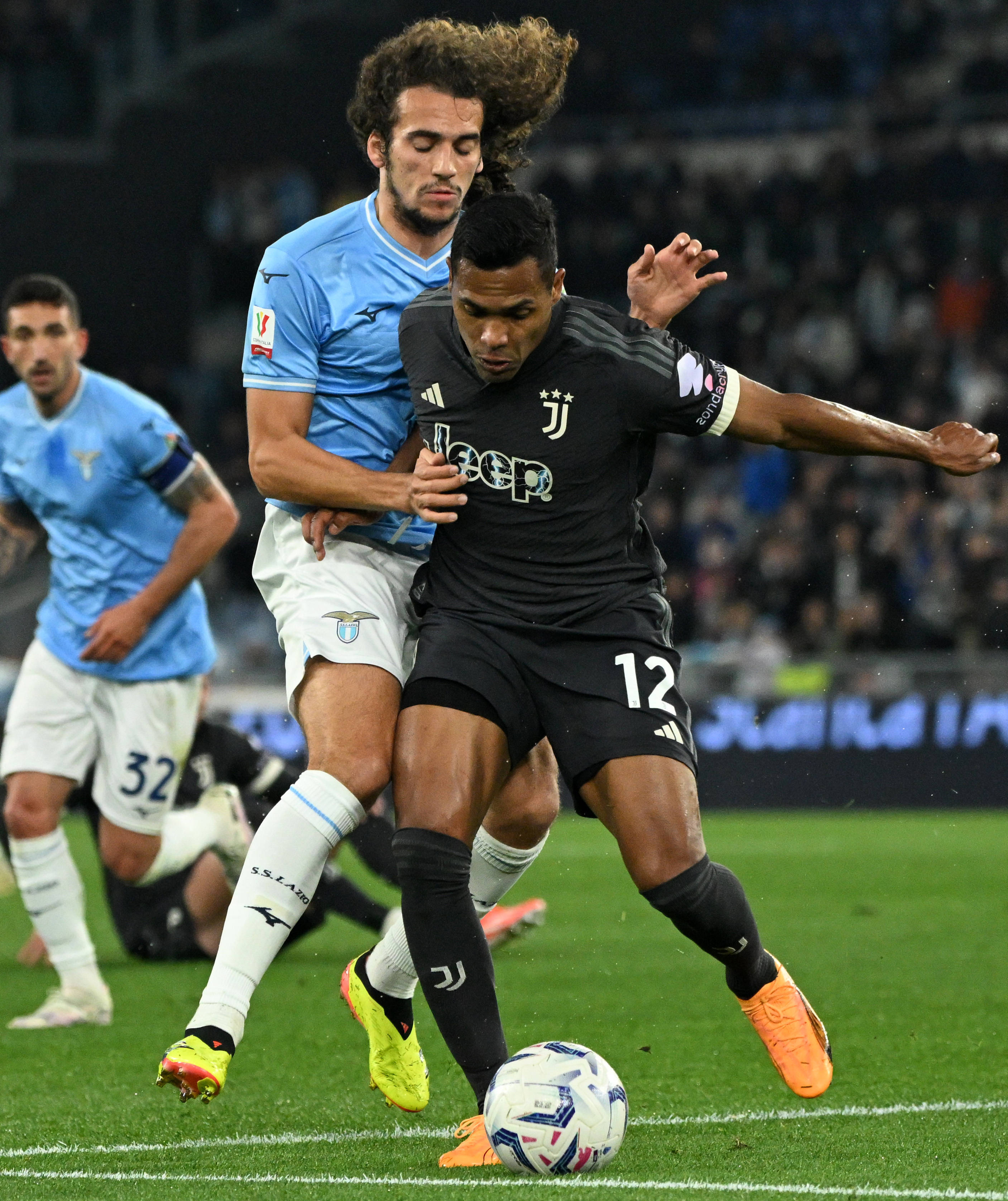 关于尤文图斯战胜对手,球迷热情支持的信息 关于尤文图斯战胜对手,球迷热情支持的信息