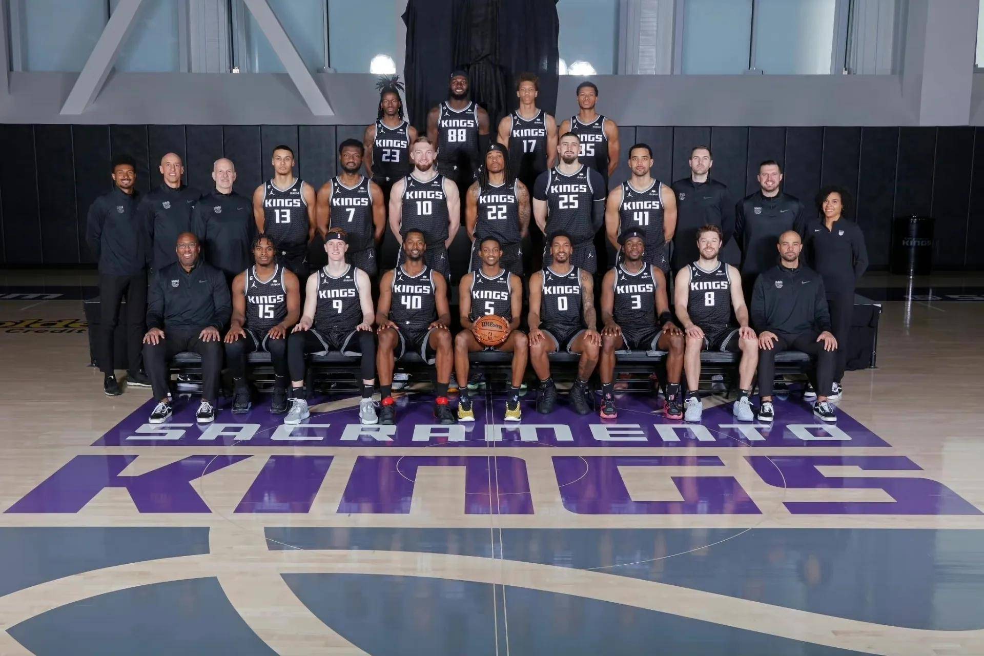 赛场上球员们竞技风格迥异,比拚技术实力 赛场上球员们竞技风格迥异,比拚技术实力