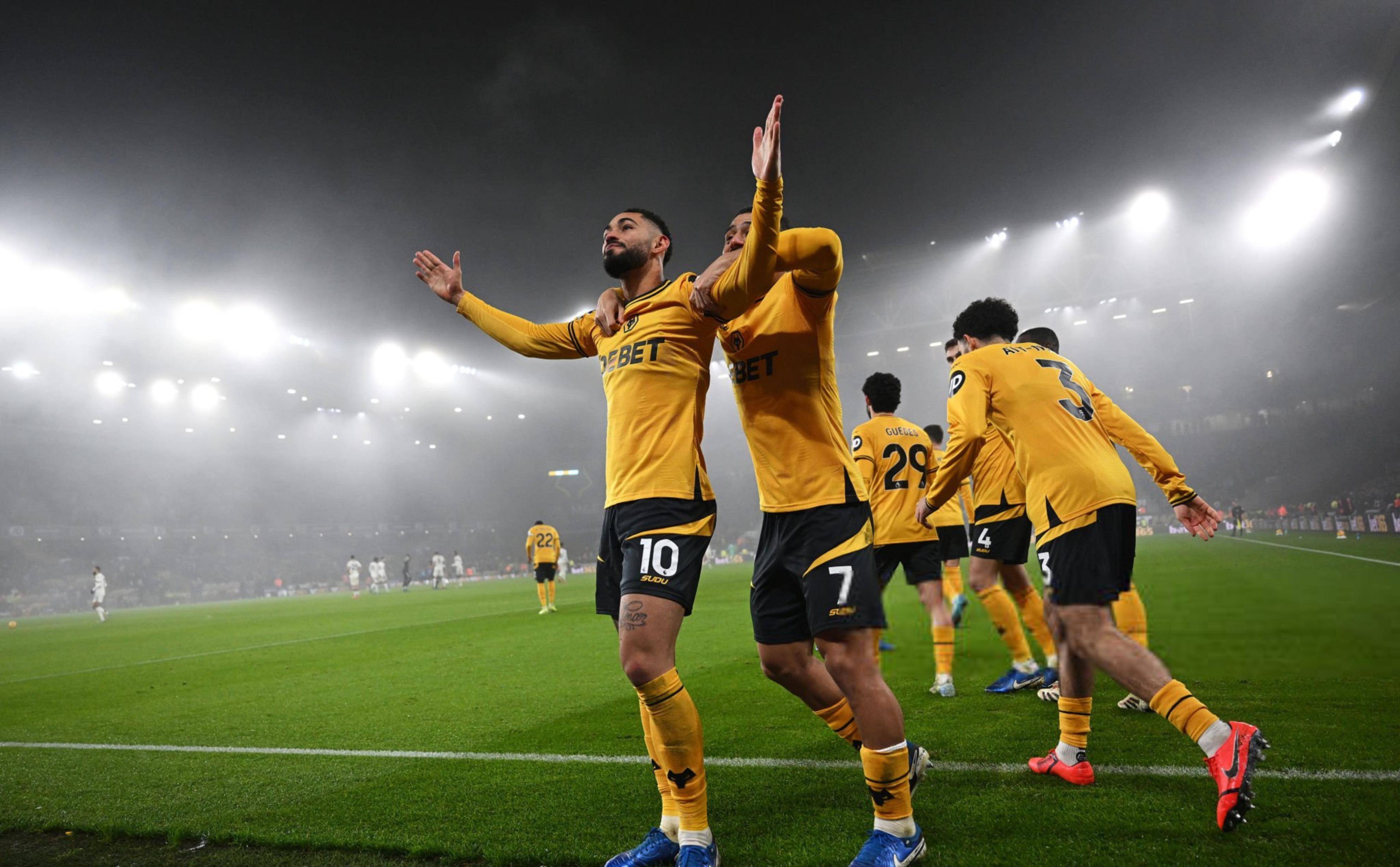 曼联遭遇惨败,球迷情绪低落! 曼联遭遇惨败,球迷情绪低落!