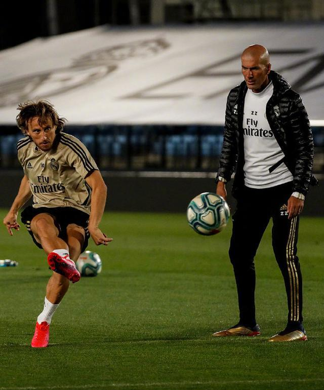 瓦伦西亚客场捕获关键三分 瓦伦西亚客场捕获关键三分