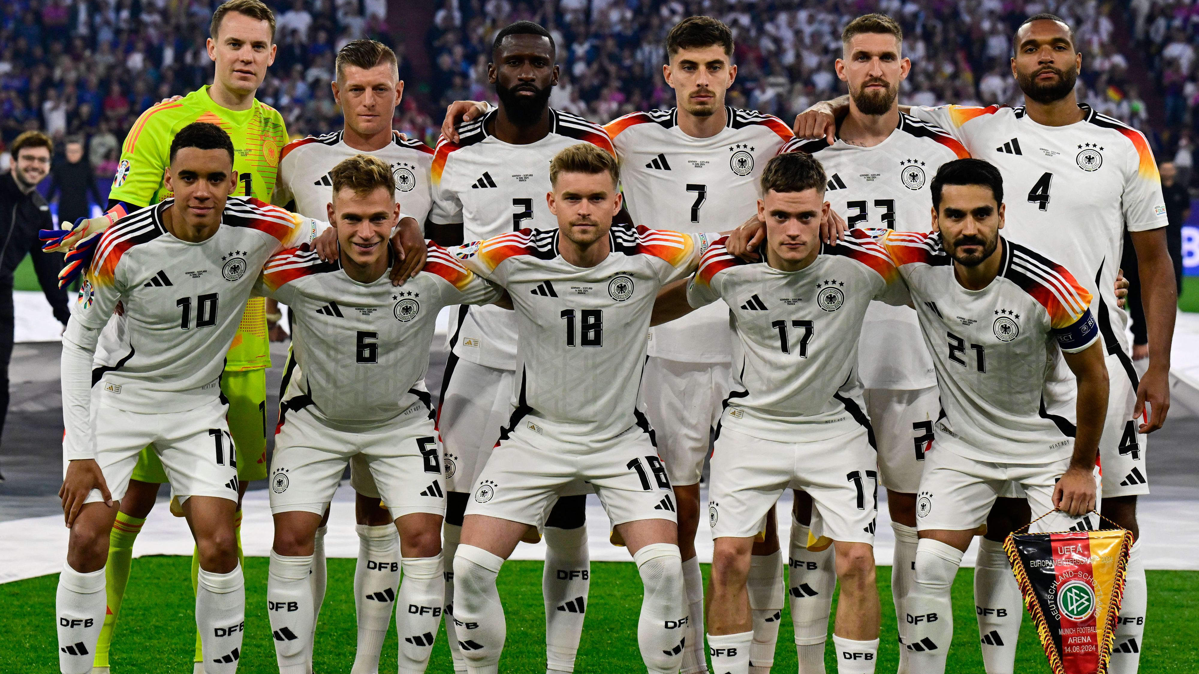 欧国联赛双方球队士气高昂全力以赴 欧国联赛双方球队士气高昂全力以赴