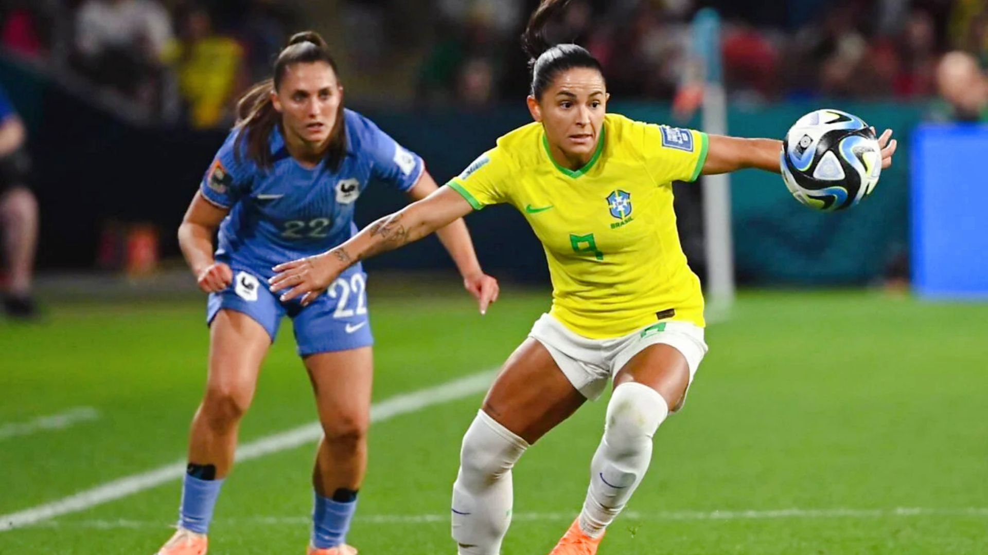 英国女足次轮比赛获胜，晋级八强的简单介绍