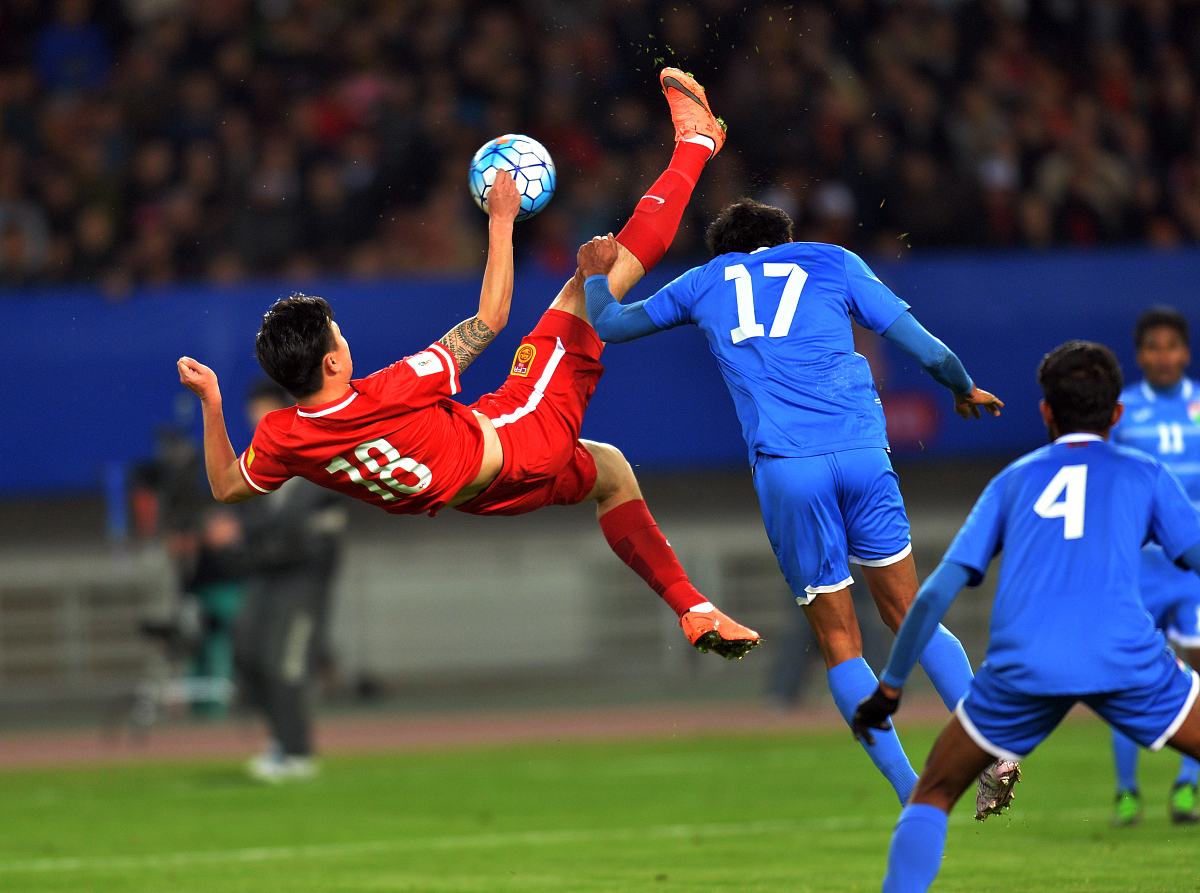 包含足球比赛如战场,鏖战激情不减的词条 包含足球比赛如战场,鏖战激情不减的词条