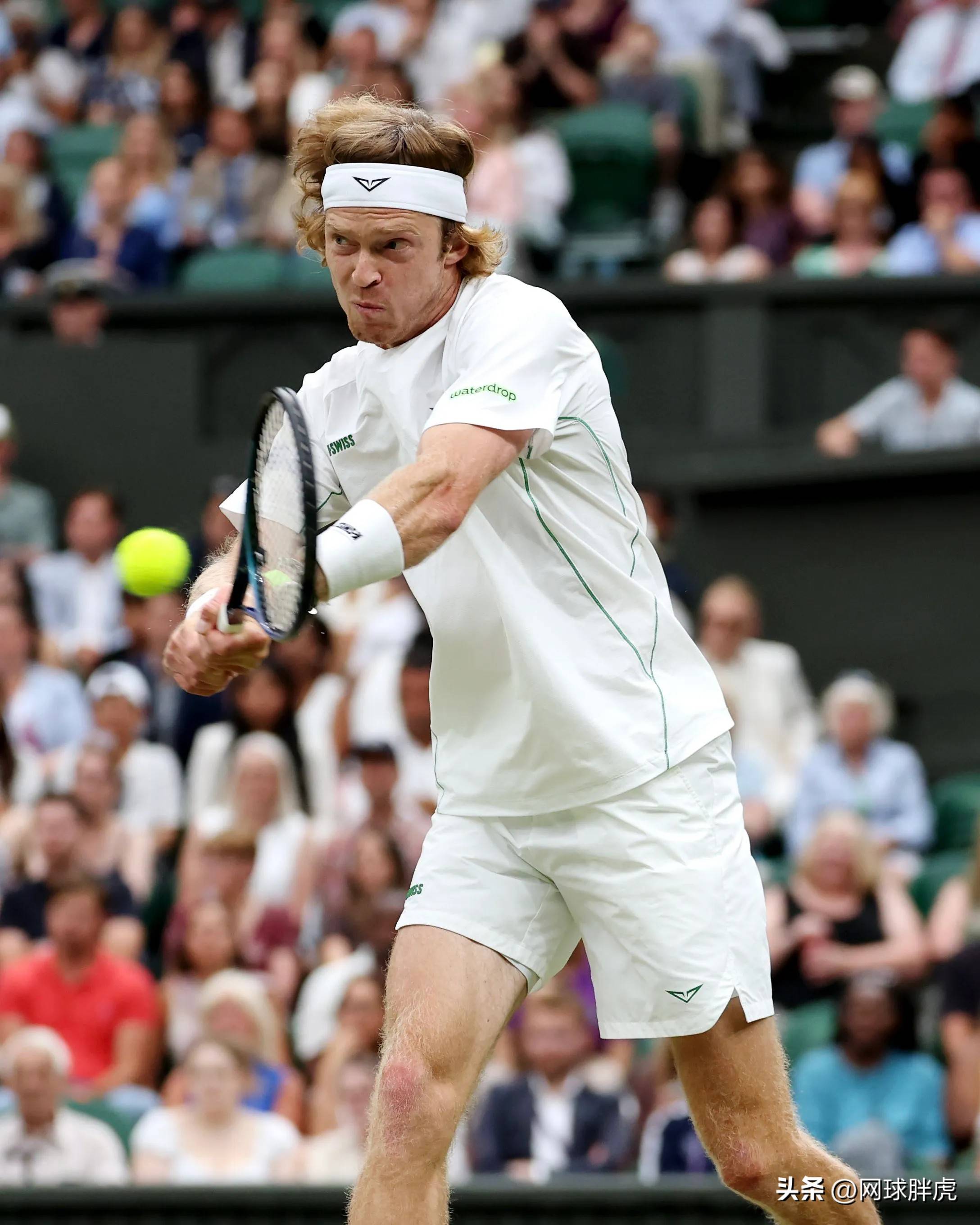 意大利网球队绝杀英国网球队,阿尔卡拉斯关键制胜 意大利网球队绝杀英国网球队,阿尔卡拉斯关键制胜