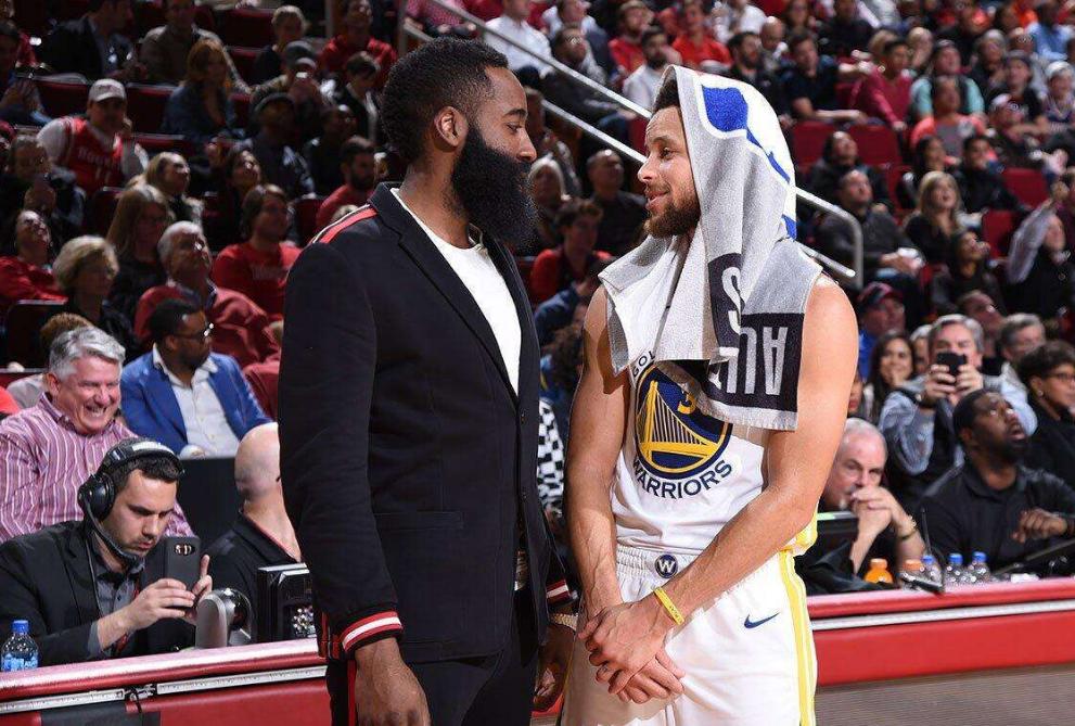 湖人轻取76人,王哲林扛起全队 湖人轻取76人,王哲林扛起全队