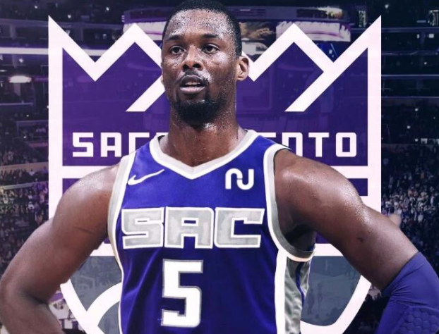 湖人轻取76人,王哲林扛起全队 湖人轻取76人,王哲林扛起全队