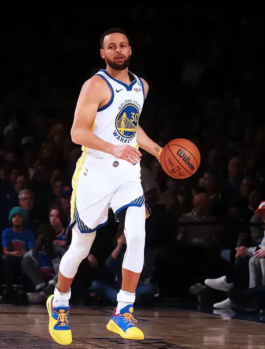 山东队轻取灰熊,库里点燃赛场 山东队轻取灰熊,库里点燃赛场