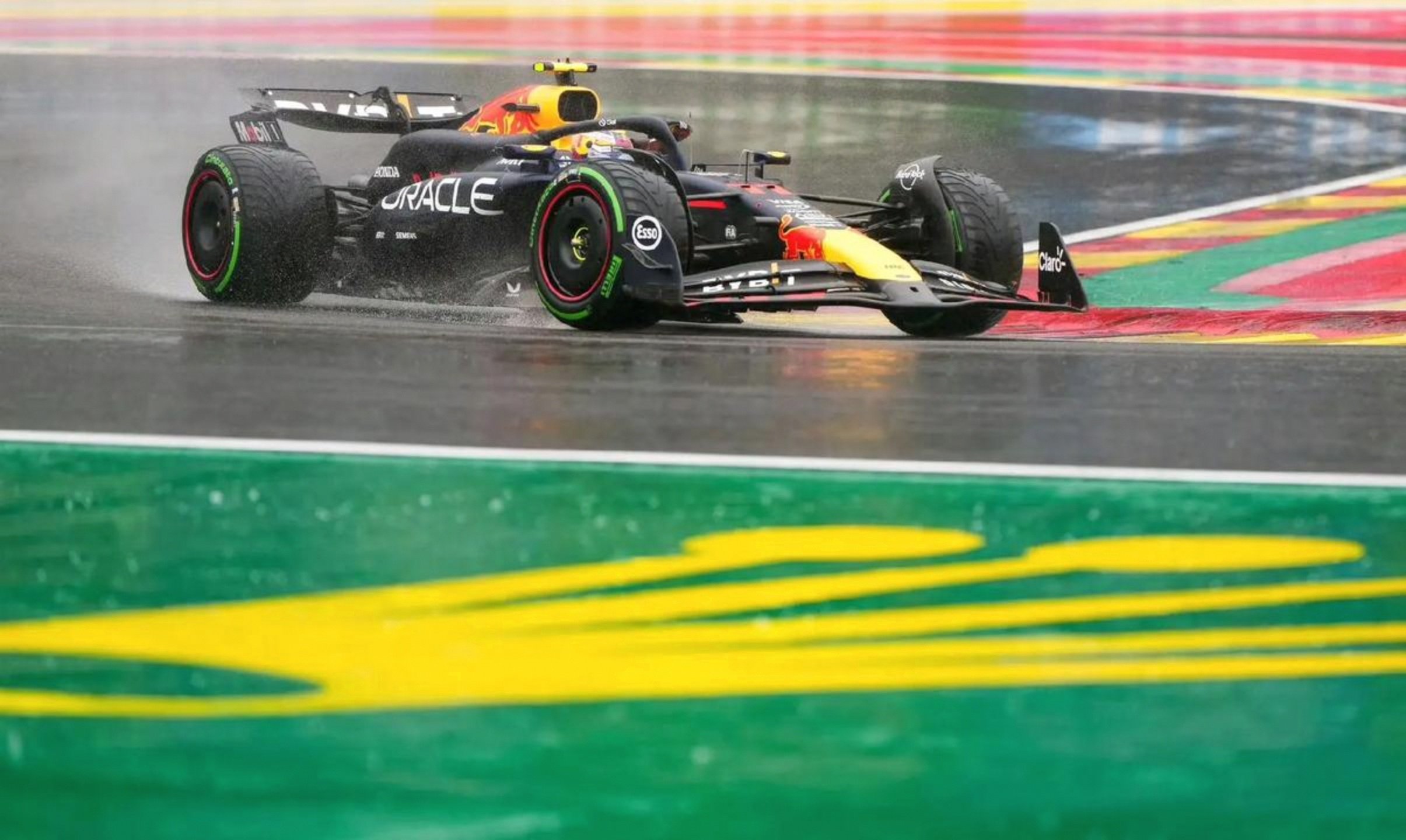 关于梅赛德斯完胜红牛车队,佩雷兹高光表现的信息 关于梅赛德斯完胜红牛车队,佩雷兹高光表现的信息