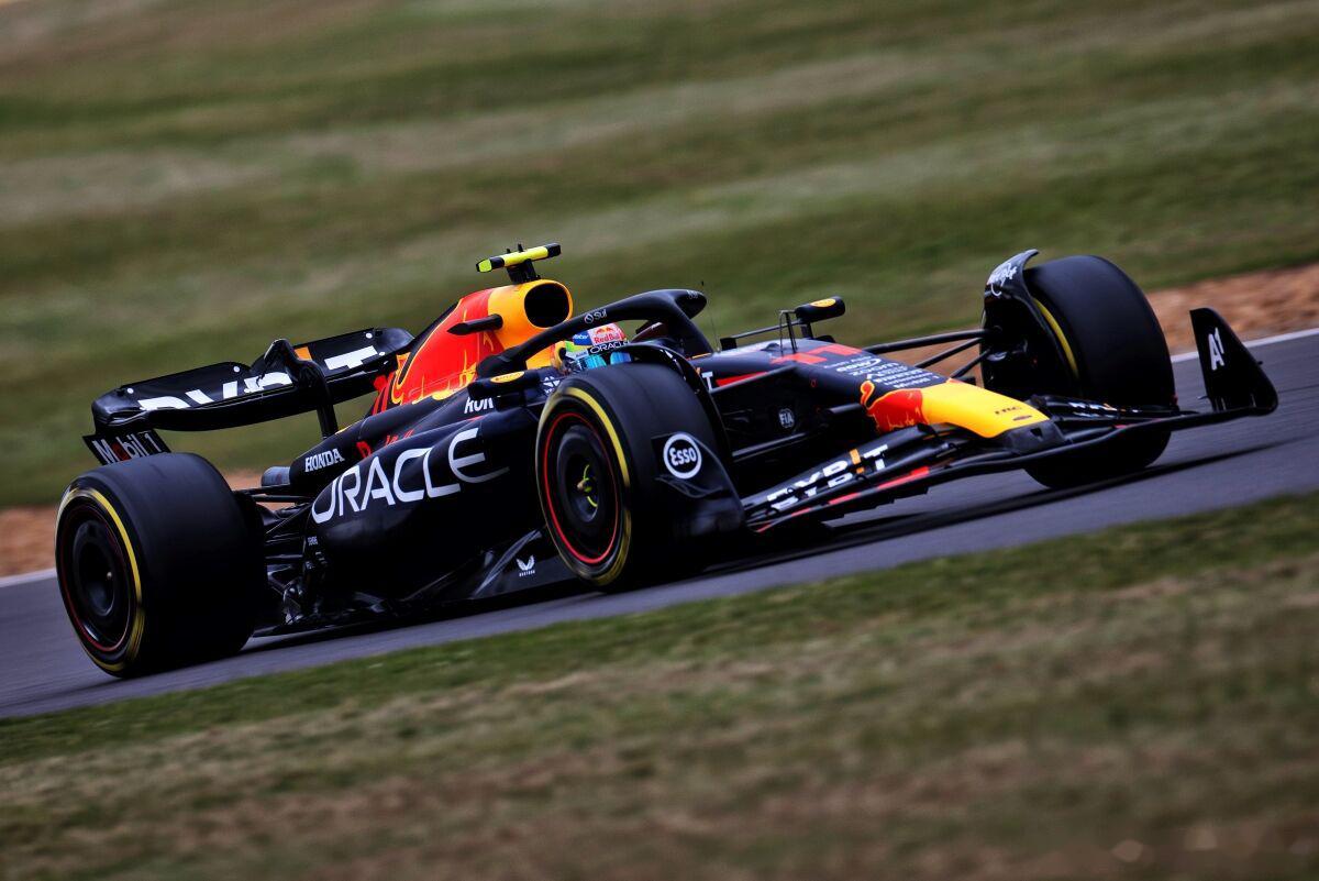 关于梅赛德斯完胜红牛车队,佩雷兹高光表现的信息 关于梅赛德斯完胜红牛车队,佩雷兹高光表现的信息