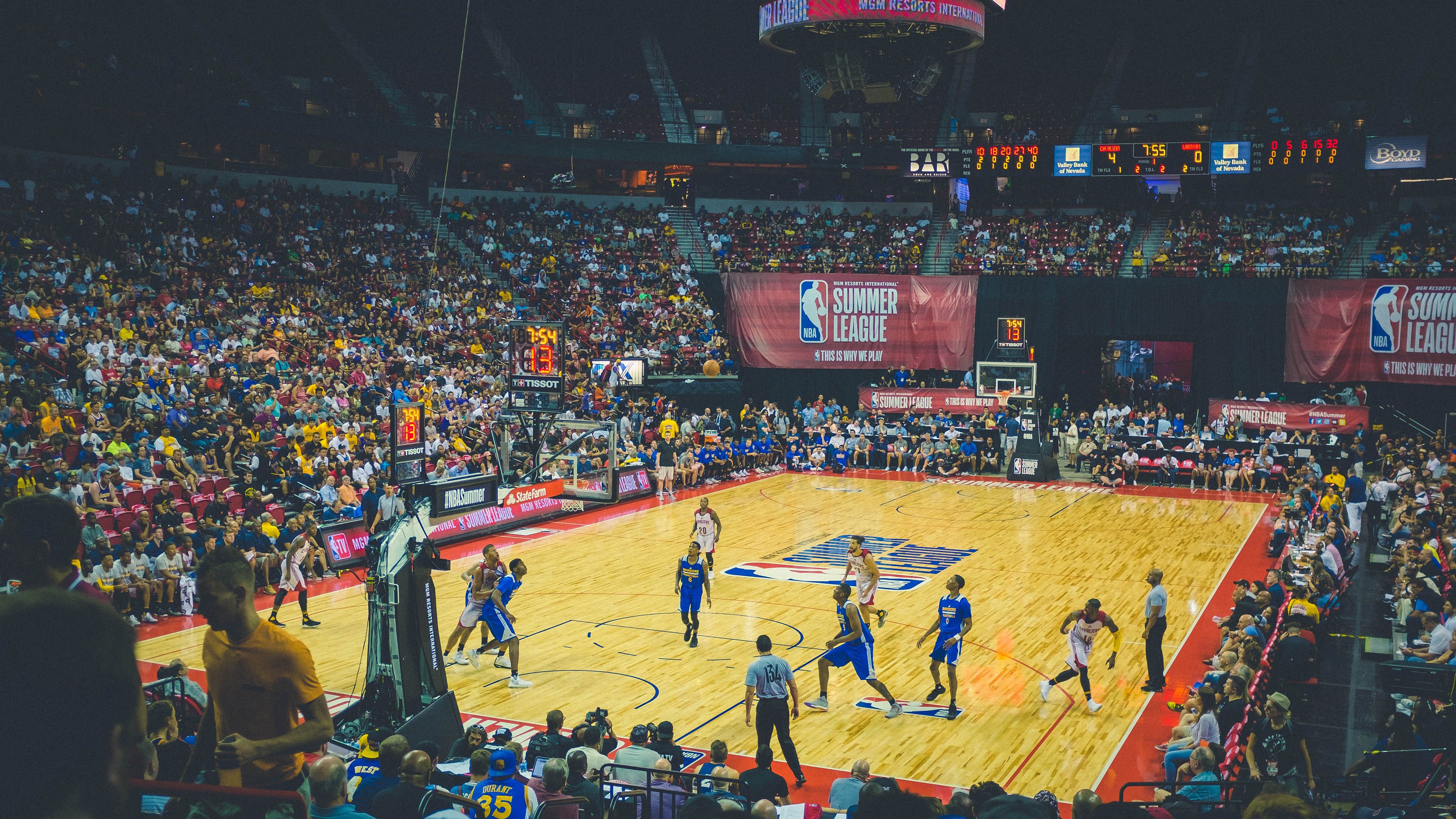 布伦森进攻端无人可挡，掘金防守锁死辽宁队，现代篮球的矛与盾